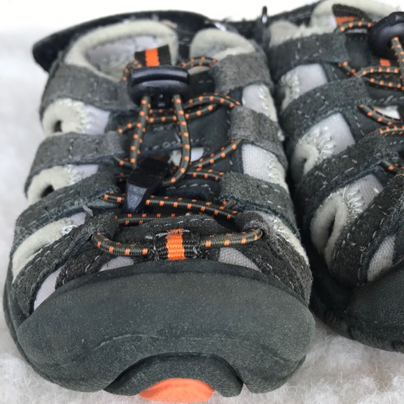 Khombu kids grey suede+neoprene toe protector velcro close sport sandals EUC - Picture 5 of 7